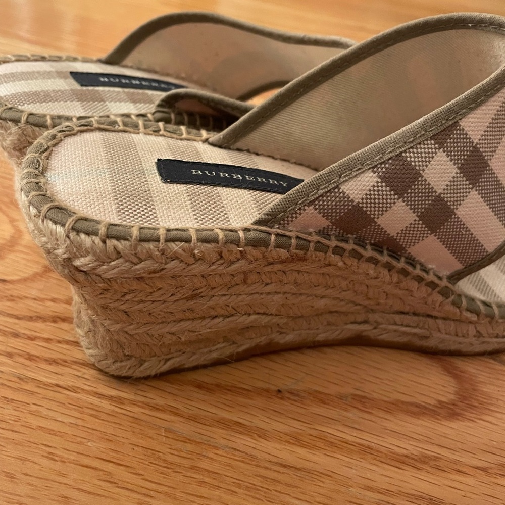 New Authentic Burberry espadrille bought at shoe Inn east Hampton - Picture 4 of 4